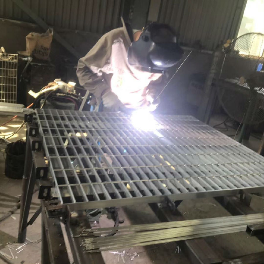 鋁板鋼格柵平臺(tái) 鋁板鋼格柵平臺(tái)