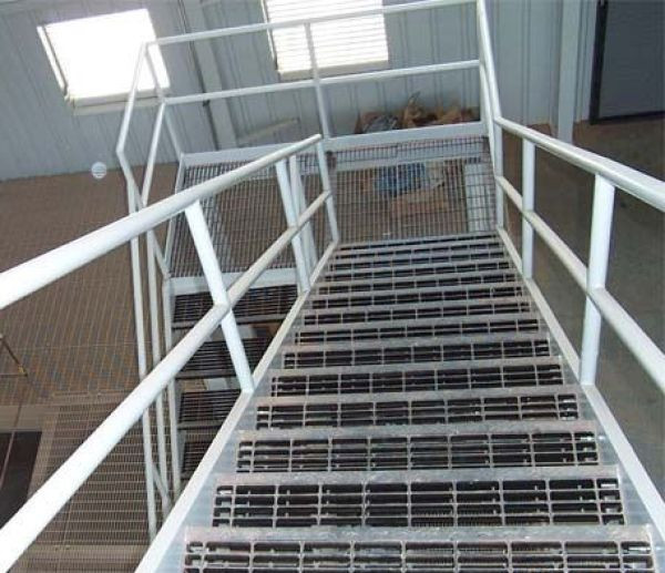 熱鍍鋅<a href='http://m.xh-th.cn'>鋼格柵</a>踏步板 熱鍍鋅鋼格柵踏步板