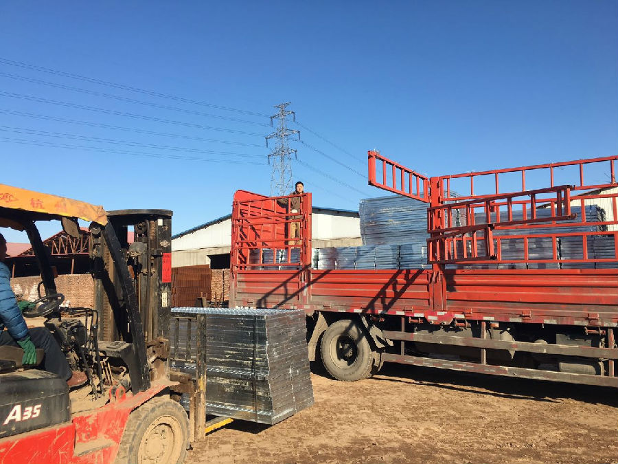 熱浸鋅鋼格柵踏步板 熱浸鋅鋼格柵踏步板
