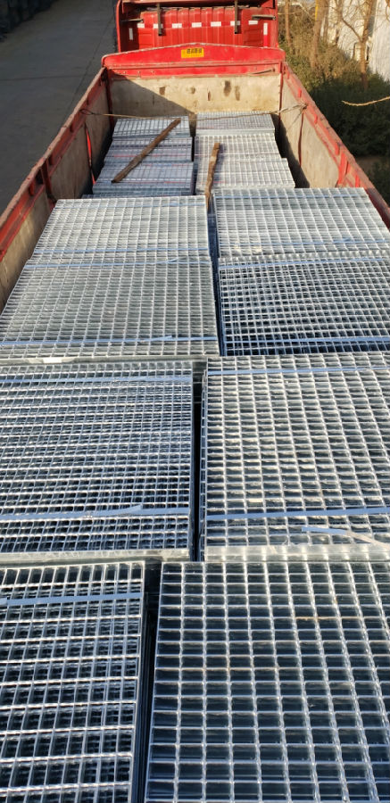 鍍鋅鋼格板現(xiàn)貨 鍍鋅鋼格板現(xiàn)貨