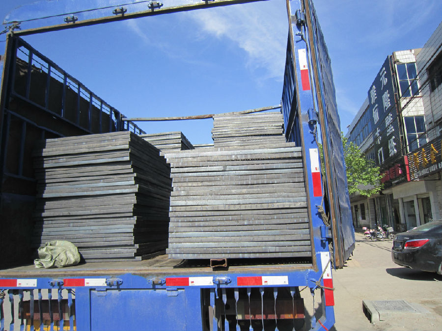 鍍鋅網(wǎng)格板踏步 鍍鋅網(wǎng)格板踏步