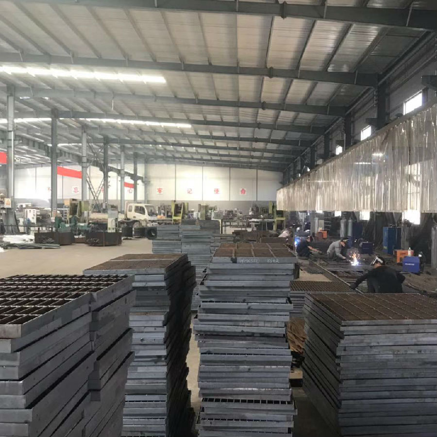 鍍鋅網(wǎng)格板踏步 鍍鋅網(wǎng)格板踏步